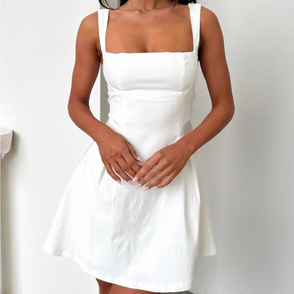 Chic White Sleeveless Mini Dress
